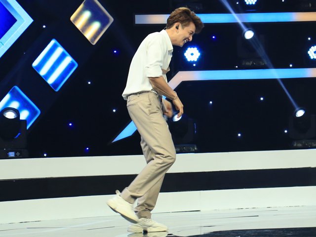 Ngô Kiến Huy gầy sọp đi 10kg, giờ thân hình khẳng khiu và chân que tăm