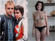 Giải trí - Thủ đoạn của Angelina Jolie: Hết cởi nội y tới lộ ngực quay phim, lần nào cũng "tán" được chồng