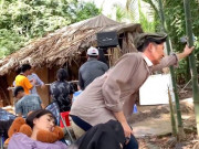 Giải trí - Huy Khánh "chơi xấu" đồng nghiệp, xì hơi thẳng mặt Ngọc Lan giữa phim trường
