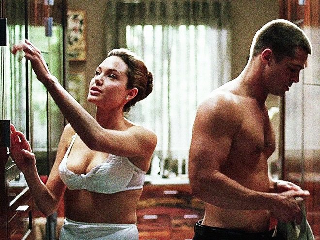 Angelina Jolie's trick: Taking off her underwear to revealing her chest while filming, every time  #34;tán #34;  get married - 6