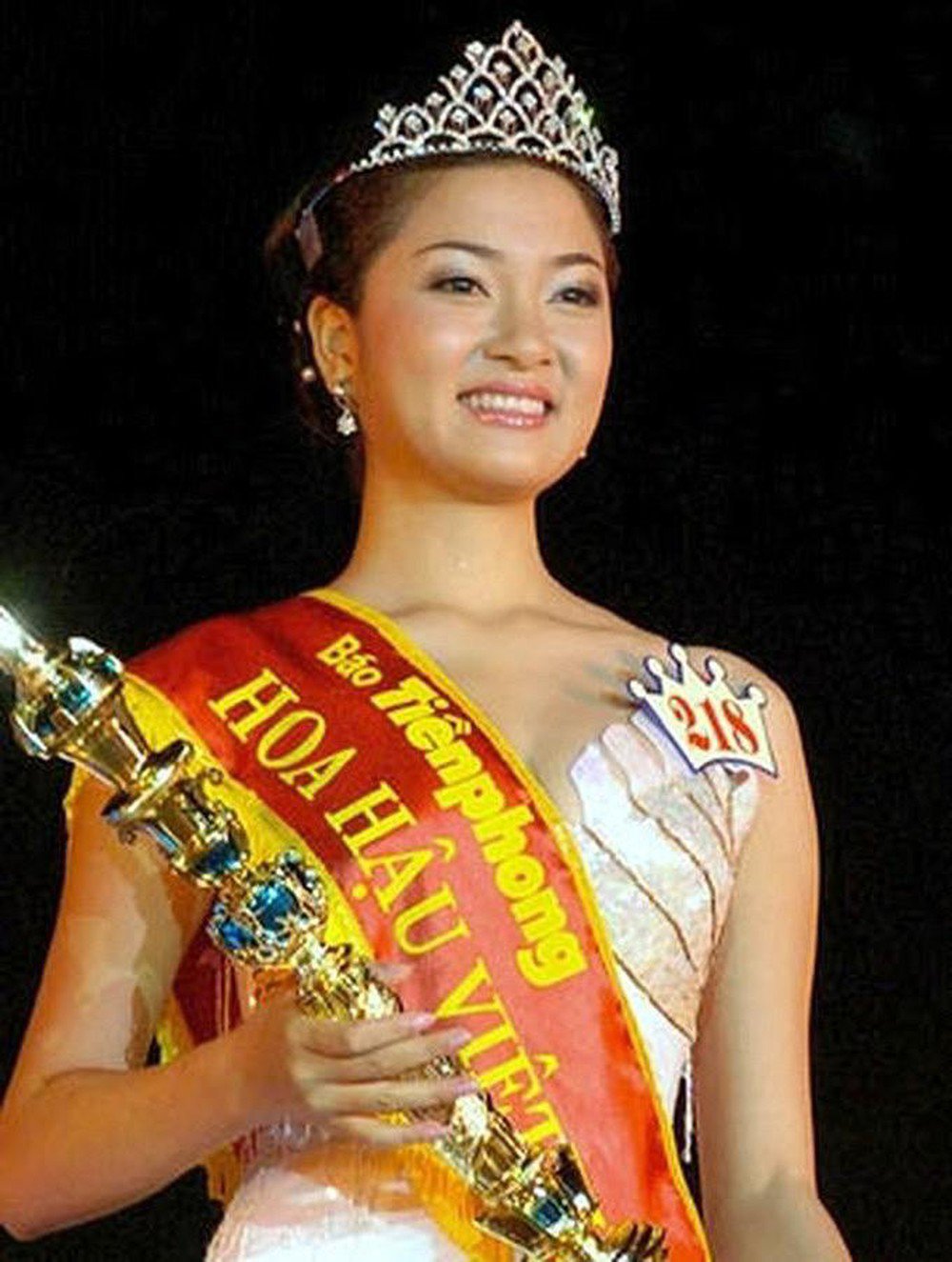 Hoa hậu Việt Nam từng được ca tụng một thời, trải qua 2 đời chồng trong lặng lẽ-3