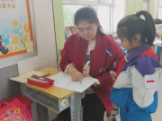 Làm mẹ - Con làm toán "11-4=7" bị cô giáo phê sai, mẹ đi kiện nhưng xấu hổ khi nghe lời giải