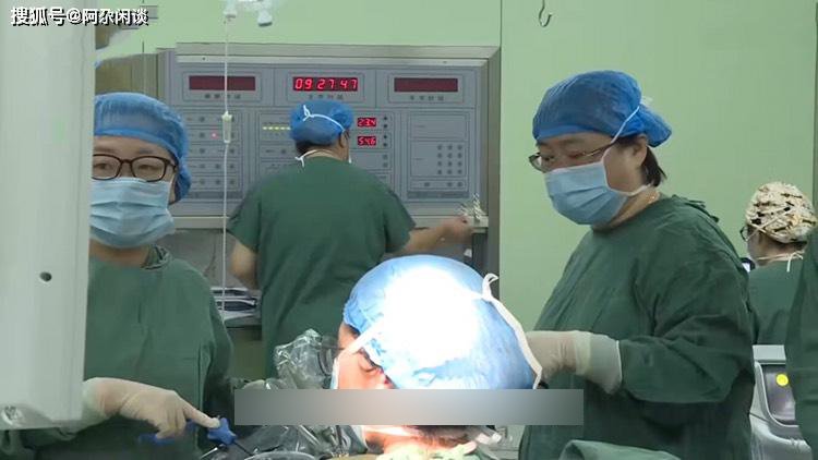 Nghi con gái mang thai vì bụng cứ lớn dần, bố mẹ đưa đi khám mới biết sự thật sốc - 3