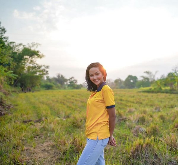 di lam tu thien, h'hen nie kiem luon stylist de phoi do cho tre em ngheo - 1