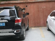 Làm mẹ - Để con trong ô tô, người mẹ khiến con mất mạng vì kẹt đầu vào ô cửa kính