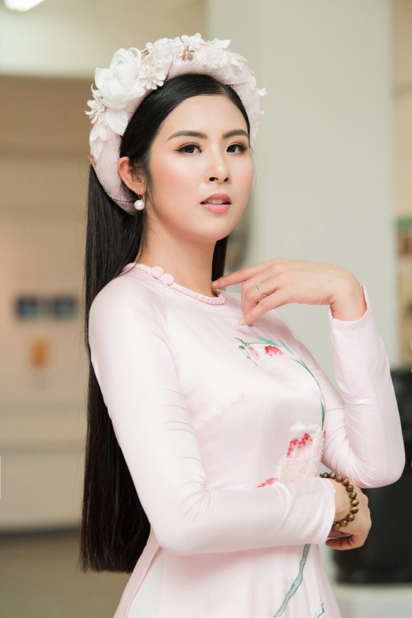 nang hau binh thuong an dien long lay, den khi gap chong sap cuoi lai an mac nhu con trai - 9