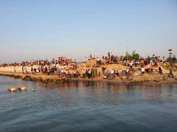 Tin tức 24h: Vợ giám đốc cùng con dâu bắt cóc tình trẻ của chồng để đánh ghen, làm nhục - 2