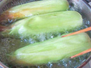 Bếp Eva - Luộc ngô, đừng cho đường, thêm một nguyên liệu ngô ngọt thơm ngon hơn nhiều