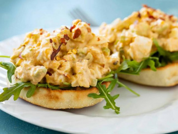 Salad trứng dễ làm lại siêu ngon mát, bổ dưỡng cho ngày hè