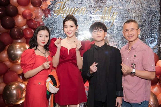 Gia đình amp;#34;cực phẩmamp;#34; của Á hậu Huyền My: Bố mẹ thời trẻ cùng đẹp, em trai như soái ca - 8