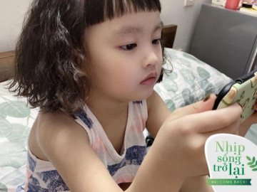 Nhóc tỳ nhà sao Việt hứng khởi ngày đầu đi học trở lại, cha mẹ cảm xúc lẫn lộn