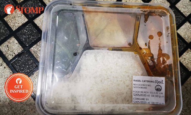 Làm đổ đồ uống khi đi đường, anh shipper không ngờ trước hành động của khách - 1