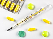 Làm mẹ - Con cắn vỡ nhiệt kế, bố sơ cứu giỏi bác sĩ cũng phải khen, không cần đưa tới bệnh viện