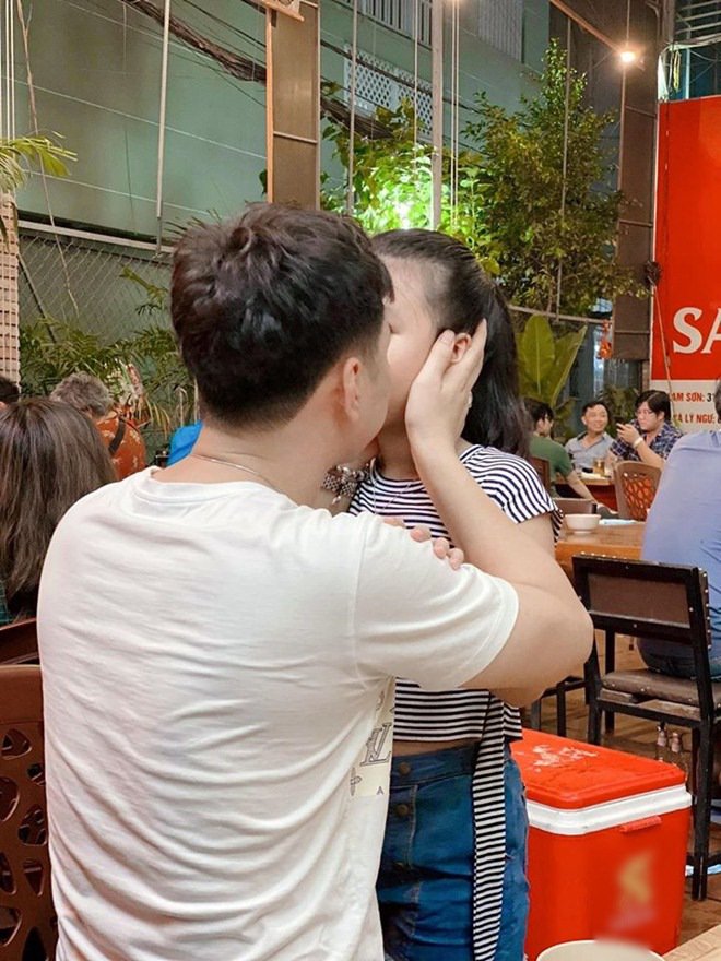 Sao Việt 24h: Hình ảnh con gái Thành Trung nức nở khi gặp bố làm nhiều người nghẹn lòng theo - 3