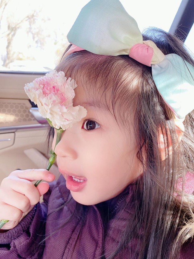 Sao Việt 24h: Hình ảnh con gái Thành Trung nức nở khi gặp bố làm nhiều người nghẹn lòng theo - 9