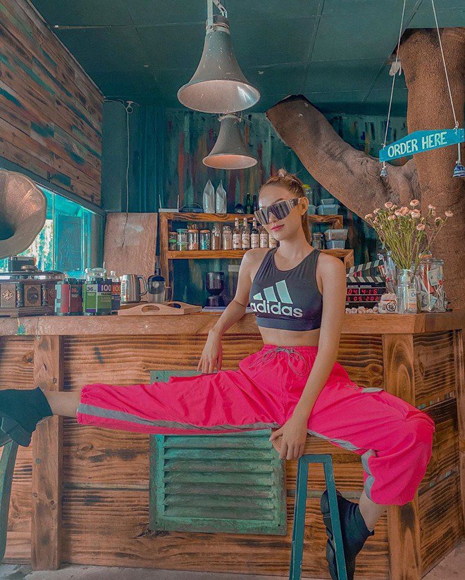 Sao Việt 24h: Hình ảnh con gái Thành Trung nức nở khi gặp bố làm nhiều người nghẹn lòng theo - 13