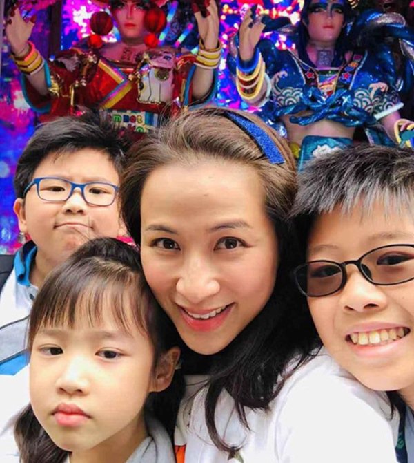 Thấy ảnh khỏa thân của mẹ trong phim, thái độ của con trai làm người đẹp Cbiz đau lòng - 2