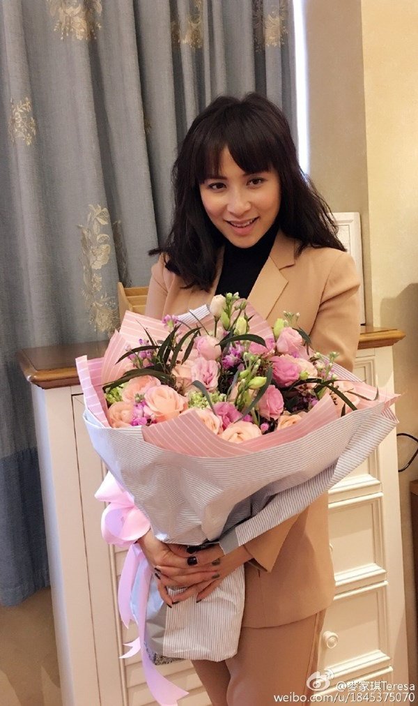 Thấy ảnh khỏa thân của mẹ trong phim, thái độ của con trai làm người đẹp Cbiz đau lòng - 7