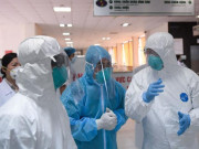 Sức khỏe - COVID-19 ngày 17/5: Sức khoẻ phi công người Anh khá hơn, ngừng dẫn lưu màng phổi