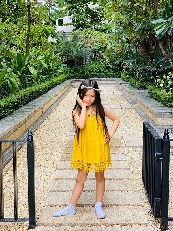 Ngắm phong cách của con gái Đoan Trang, các mẹ học ngay cách chọn đồ hè cho công chúa cưng - ảnh 10