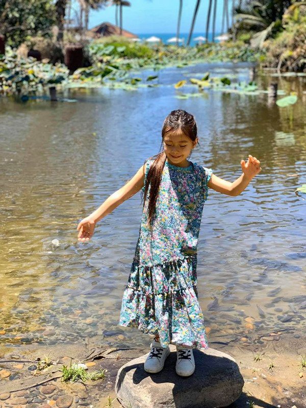 Ngắm phong cách của con gái Đoan Trang, các mẹ học ngay cách chọn đồ hè cho công chúa cưng - ảnh 8