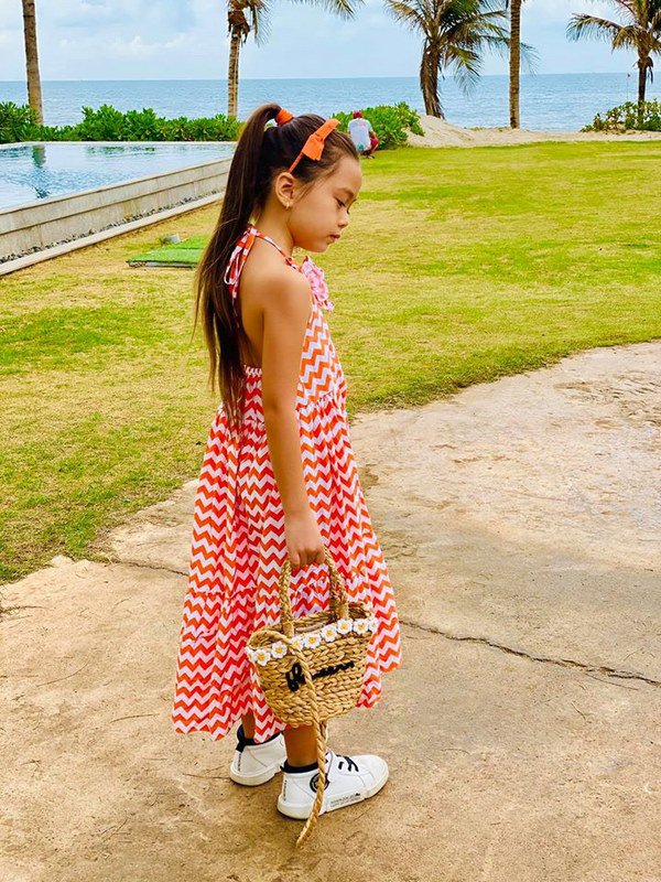 Ngắm phong cách của con gái Đoan Trang, các mẹ học ngay cách chọn đồ hè cho công chúa cưng - ảnh 2