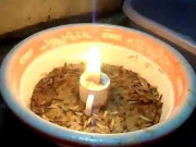 Nhà đẹp - Mang muối rắc quanh nhà, hóa ra đây là lý do khiến nhiều người làm thế