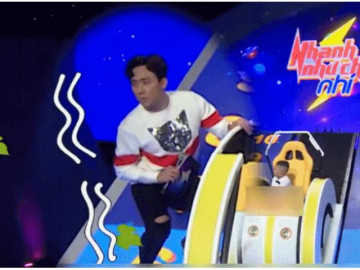 Trấn Thành chân run bần bật, bất chấp mạo hiểm trèo cao vì cậu bé "Rich Kid"