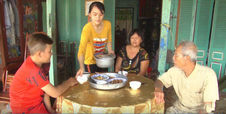 Bị chỉ trích là ăn mặc phản cảm và giả nghèo, amp;#34;Thánh súnamp;#34; Thách Thức Danh Hài phân trần - 11