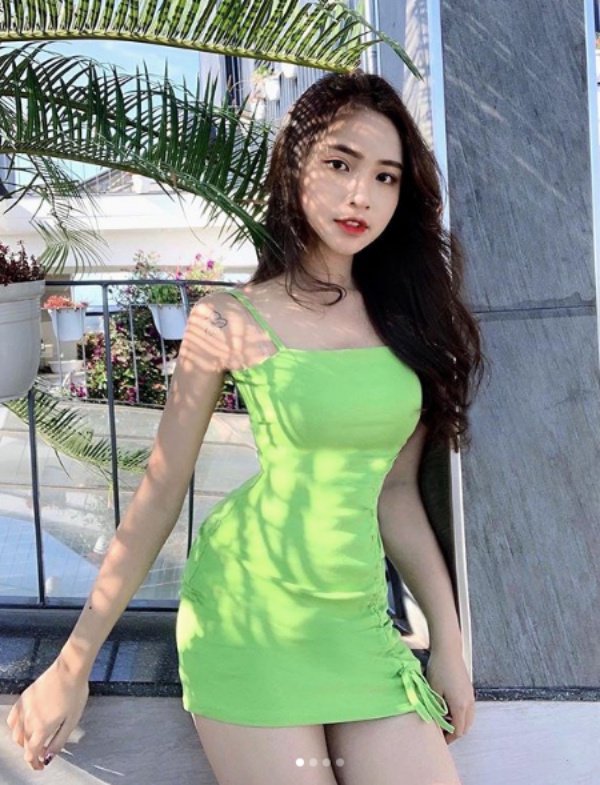 "co em hang xom" co so thich khoe vong 1 khung voi crop top chi mong nhu mot soi day - 5