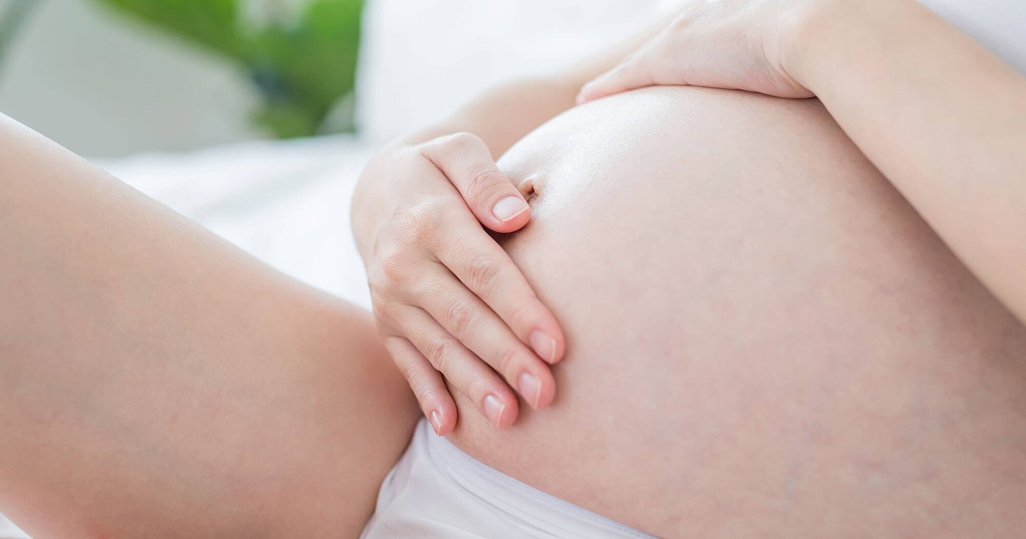 Ra huyết trắng khi mang thai có nguy hiểm không? Khi nào cần đi khám - 2