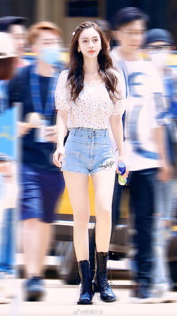 amp;#34;Gái 1 conamp;#34; Angelababy nhan sắc amp;#34;đánh bạiamp;#34; ống kính người qua đường - 1