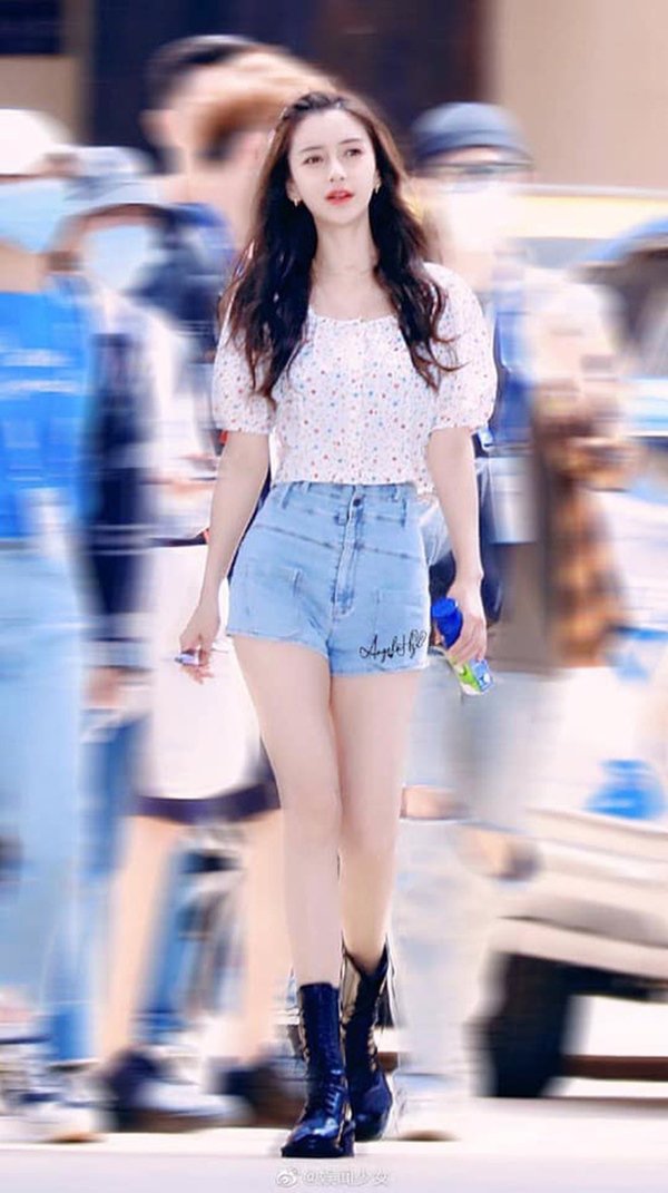amp;#34;Gái 1 conamp;#34; Angelababy nhan sắc amp;#34;đánh bạiamp;#34; ống kính người qua đường - 2