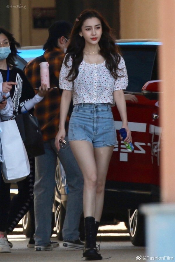 amp;#34;Gái 1 conamp;#34; Angelababy nhan sắc amp;#34;đánh bạiamp;#34; ống kính người qua đường - 4