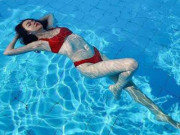 Clip Eva - Bà mẹ 2 con Phạm Quỳnh Anh mặc bikini khoe dáng gợi cảm