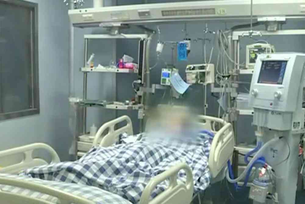 gia dinh 5 nguoi bi ngo doc vi uong tra giai nhiet lai nham voi loai la kich doc - 1
