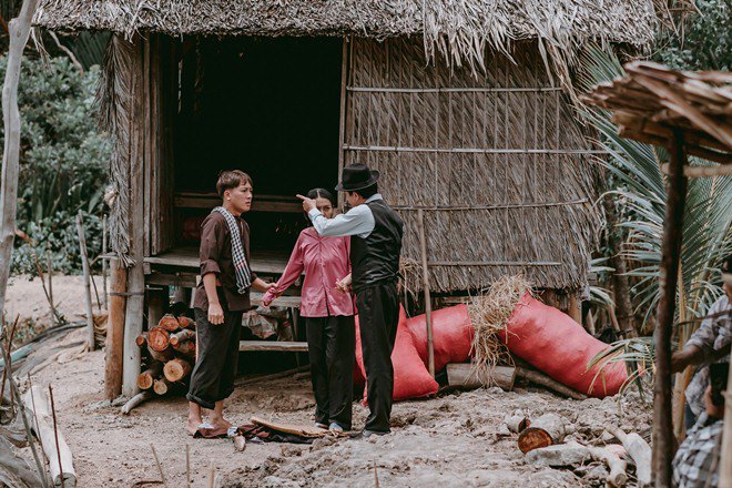 Châu Khải Phong đau đớn vì bị amp;#34;cậu Baamp;#34; Cao Minh Đạt cướp người yêu trong MV - 8