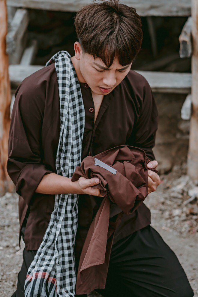 Châu Khải Phong đau đớn vì bị amp;#34;cậu Baamp;#34; Cao Minh Đạt cướp người yêu trong MV - 6