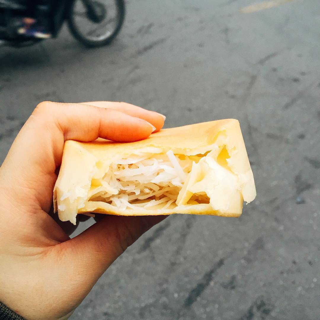 Bánh bò dừa nướng ngon rẻ khu Bách Khoa, chỉ 5.000 đồng/chiếc gợi về cả thời đại học - 3