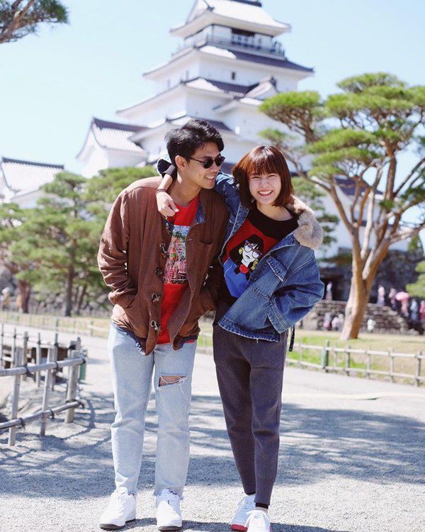 Làng giải trí xứ chùa Vàng: Yêu lâu, lười cưới, người hâm mộ amp;#34;đứng ngồi không yênamp;#34; - 12