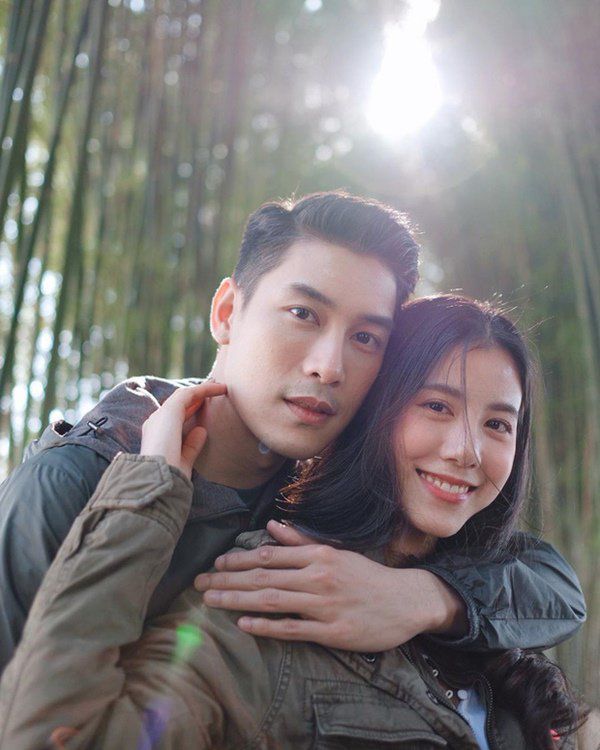 Làng giải trí xứ chùa Vàng: Yêu lâu, lười cưới, người hâm mộ amp;#34;đứng ngồi không yênamp;#34; - 19