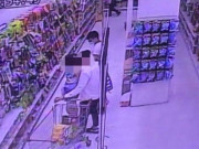 Tin tức - Đi siêu thị thấy chàng trai cứ đứng lên ngồi xuống cạnh mình, cô gái tá hỏa với sự thật