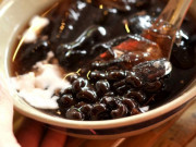 Bếp Eva - Để chè đỗ đen có hạt mềm, thơm bùi nhưng không vỡ nát chỉ cần thêm một thìa này