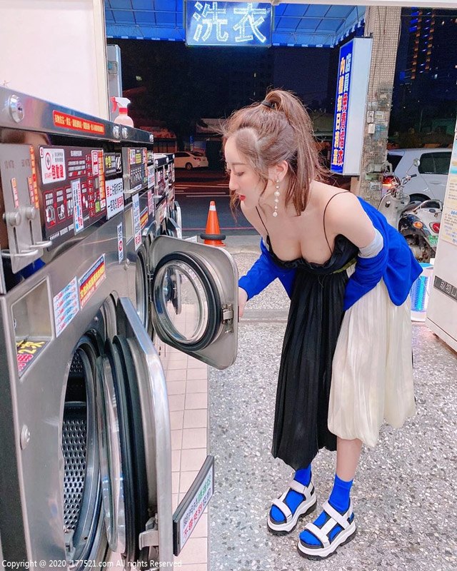 Gặp gái xinh ngực amp;#34;khủngamp;#34; khi đi giặt ủi, cô gái quay mặt ra chàng trai lập tức hối hận - 1