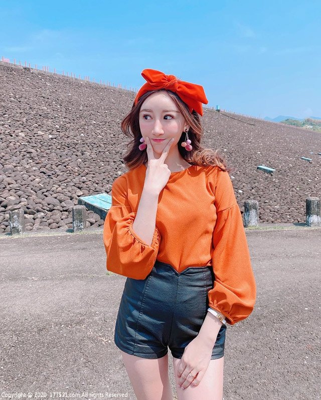 Gặp gái xinh ngực amp;#34;khủngamp;#34; khi đi giặt ủi, cô gái quay mặt ra chàng trai lập tức hối hận - 3