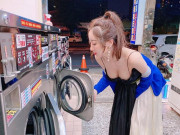 Tin tức - Gặp gái xinh ngực "khủng" khi đi giặt ủi, cô gái quay mặt ra chàng trai lập tức hối hận