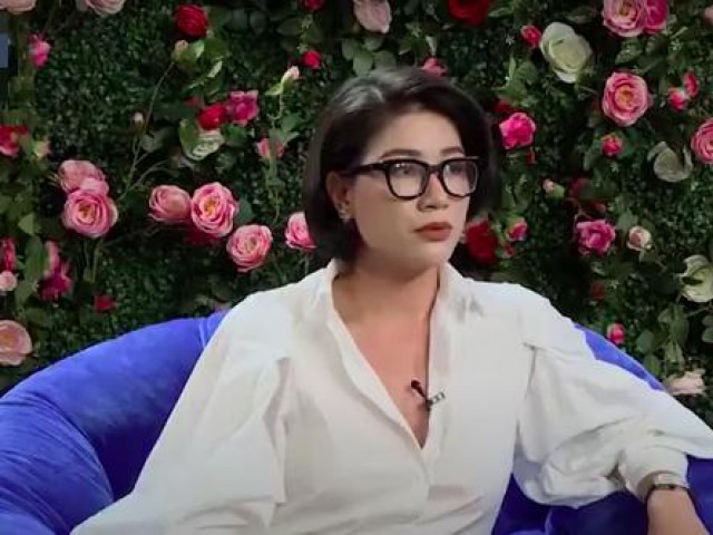 Trang Trần đấu khẩu gay gắt hàng tôm hàng cá với TS. Lê Thẩm Dương