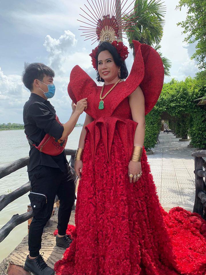 amp;#34;Cô Minh Hiếuamp;#34; 10 đời chồng, 100 cây vàng hot mạng bất ngờ tiết lộ chồng trẻ thứ 11? - 2