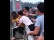 Clip Eva - Nam thanh niên phản xạ cực nhanh, cứu sống cô gái có ý định nhảy cầu tự tử