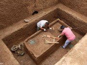 Xem ăn chơi - Đào được chiếc bình đồng 2.000 năm tuổi thời Tần Thủy Hoàng chứa 3 lít chất lỏng bí ẩn